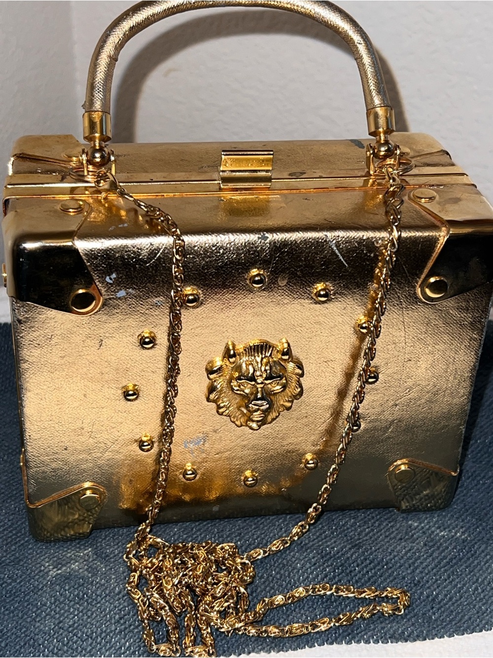 Vintage Gold Metallic Box Handbag with Chain Strap - Picture 5 of 10